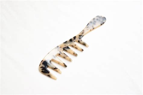 HAIR COMB WITH HANDLE IN ACETATE 